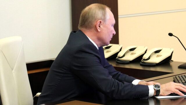 Путин поздравил российских чемпионов мира по Dota 2. Перед этим их раскритиковали в Госдуме