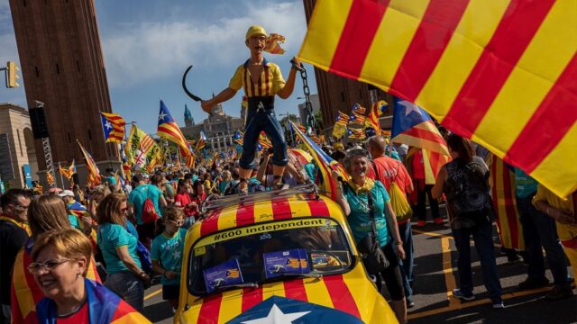 В Барселоне отметили Национальный день Каталонии: фотогалерея