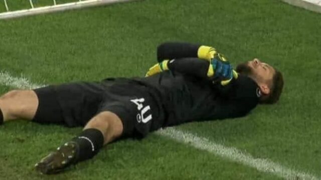 Футболист сборной Туниса симулировал травму, чтобы дать команде подкрепиться во время поста