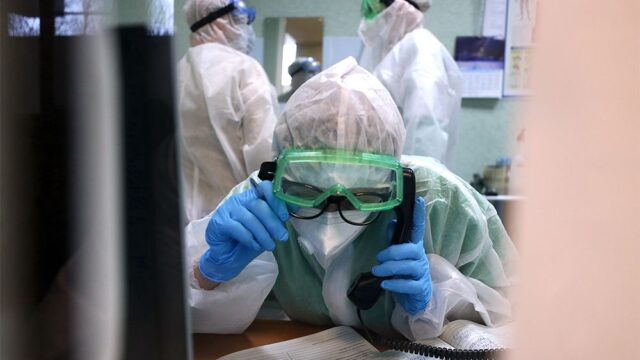 В России за день умерли от коронавируса 613 человек — это новый максимум