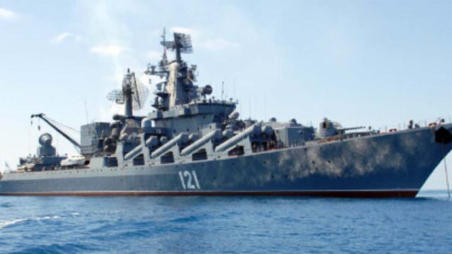 «Боль для любого военного моряка»: эксперт оценил вероятность затопления крейсера «Москва»
