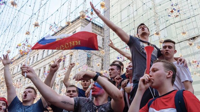Россия в четвертьфинале ЧМ-2018. Как Москва встретила победу, а Мадрид — поражение