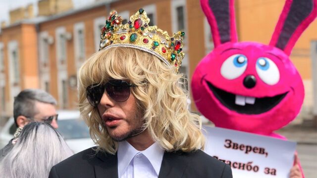 Суд в Москве оштрафовал на 15 тысяч рублей стилиста Сергея Зверева за пикет в защиту Байкала