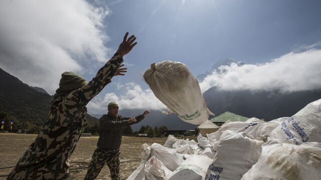 Непал запретил использовать одноразовый пластик близ Эвереста