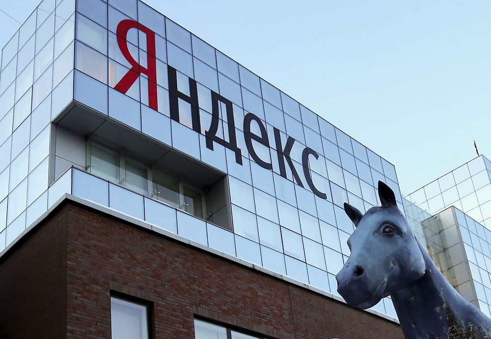 Акции «Яндекса» упали почти на 15% после информации об интересе Сбербанка