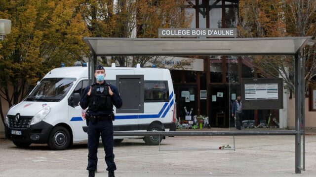 Во Франции задержали еще одного человека по делу об убийстве учителя