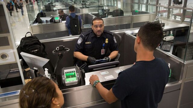 Система распознавания лиц в аэропорту Вашингтона впервые поймала пассажира с чужим паспортом