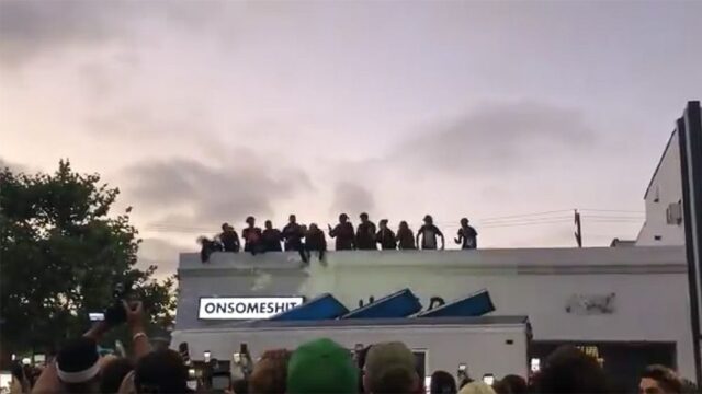 В Лос-Анджелесе полиция разогнала стихийную акцию памяти XXXTentacion