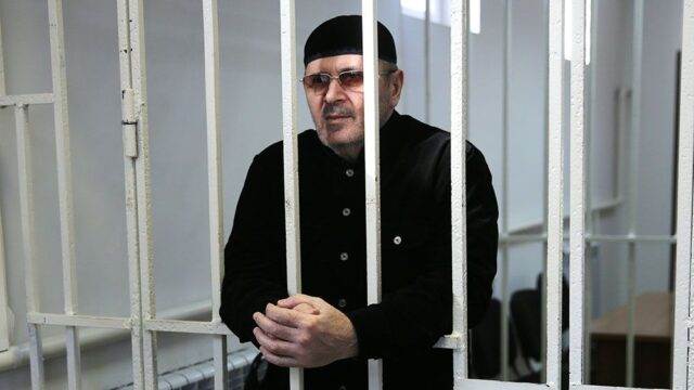 Суд в Чечне приговорил к четырем годам колонии-поселения главу местного «Мемориала» Оюба Титиева