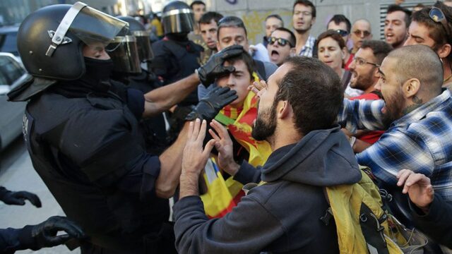 Полиция Испании проводит обыски в правительстве Каталонии
