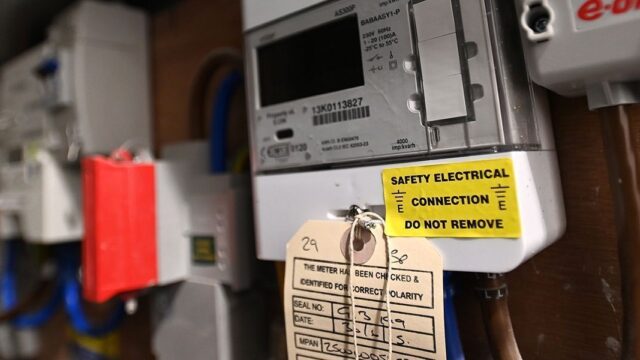 В Великобритании потребители электроэнергии получили чеки с 13-значной цифрой из-за ошибки