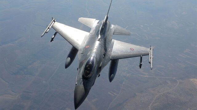 Армения заявила, что турецкий истребитель F-16 сбил армянский Су-25. Турция и Азербайджан это отрицают