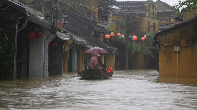 Число жертв тайфуна во Вьетнаме превысило 60 человек
