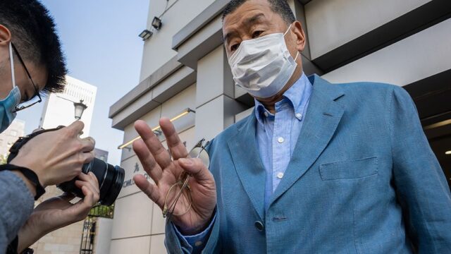 В Гонконге оппозиционного медиамагната Джимми Лая приговорили к 14 месяцам тюрьмы
