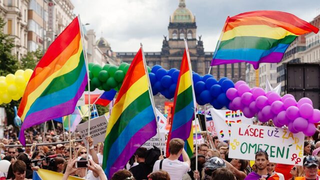 Чешское правительство заявило, что поддержит законопроект об однополых браках