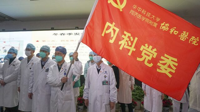 Привычка к послушанию и тотальная слежка: что говорят эксперты о китайском опыте борьбы с коронавирусом