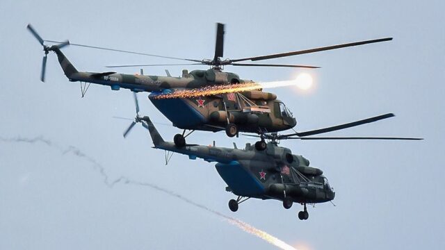РБК: вертолет, который обстрелял зрителей на учениях «Запад-2017», разрушил склад на аэродроме Пушкин