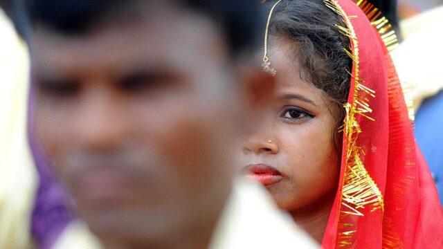 В Индии запретили заниматься сексом с женами, которым меньше 18