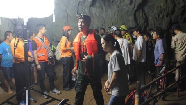 В Таиланде футбольная команда потерялась в пещере