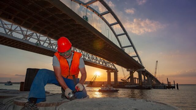 Евросоюз ввел санкции против российских компаний, которые строили Крымский мост