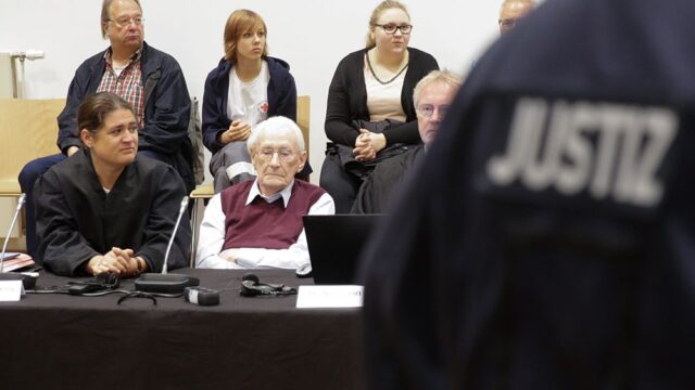 Суд в Германии отказался отсрочить наказание 96-летнему бухгалтеру Освенцима