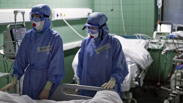 В России снова за сутки заразились коронавирусом меньше 15 тысяч человек