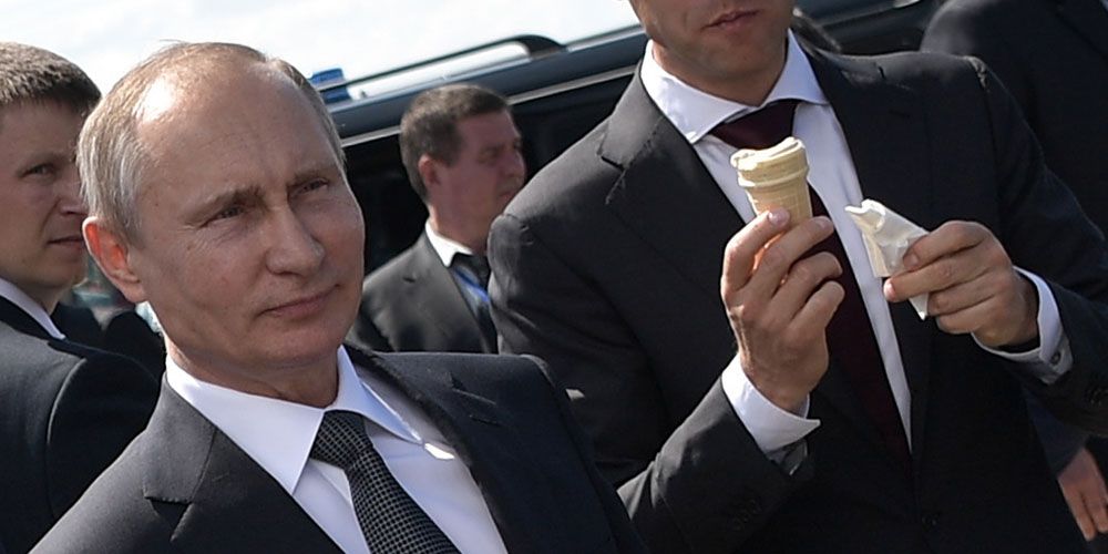 Путин на авиасалоне угостил министров мороженым