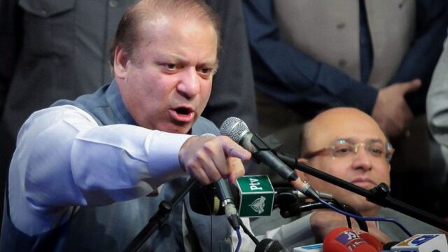 Суд в Пакистане выдал ордер на арест бывшего премьера страны Наваза Шарифа