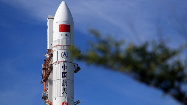 Китай отправит в космос инженеров и специалистов из университетов