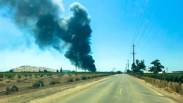 В Калифорнии загорелся химический завод