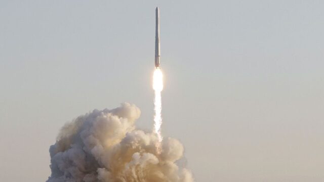 Южная Корея запустила в космос первую ракету собственного производства