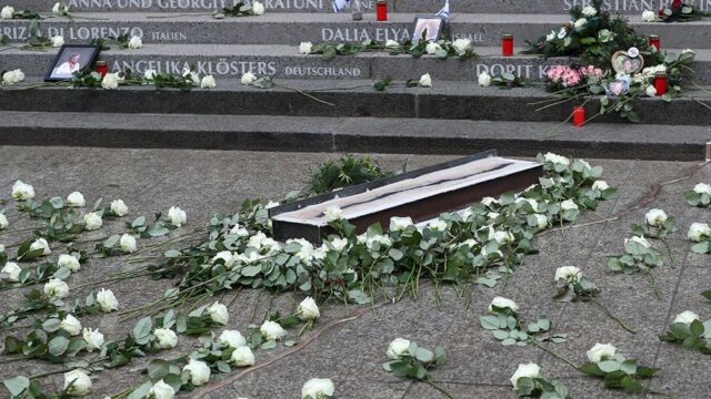 В Берлине открыли памятник жертвам теракта на рождественской ярмарке