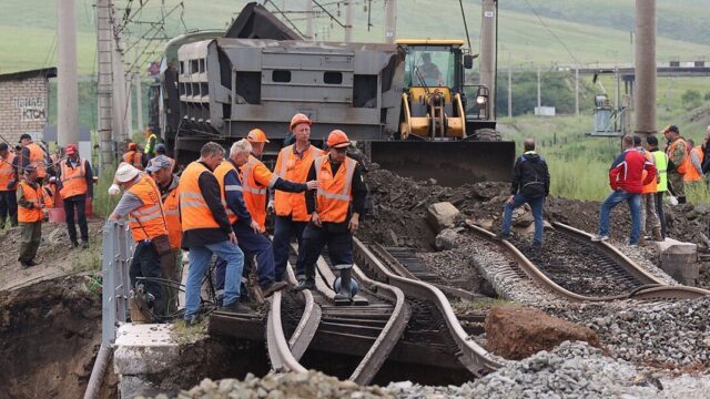 В Забайкалье частично восстановили рухнувший мост на Транссибе