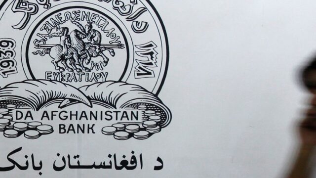 AP: Байден потратит замороженные деньги афганского ЦБ на гуманитарные цели