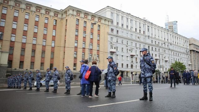 Верховный суд разъяснил правила проведения митингов в России: главное