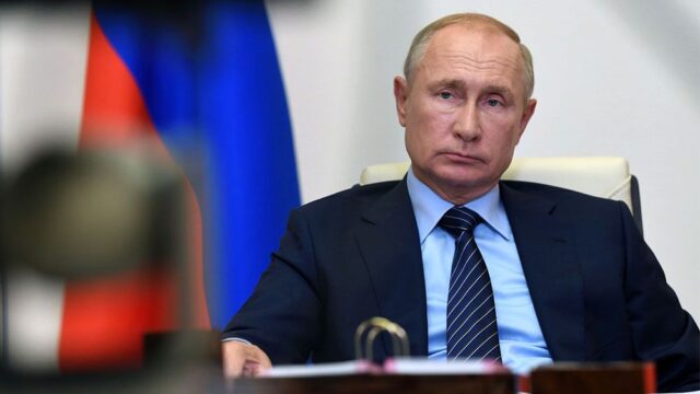 Трехдневное голосование, вырубка тайги, экстремизм: Путин за день подписал больше полусотни законов