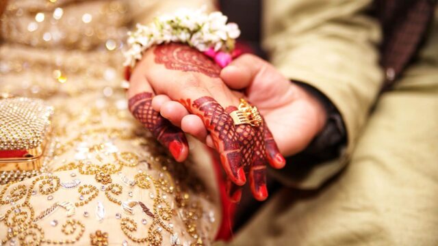 В Индии жених сбежал от невесты. Та не растерялась и вышла замуж за гостя