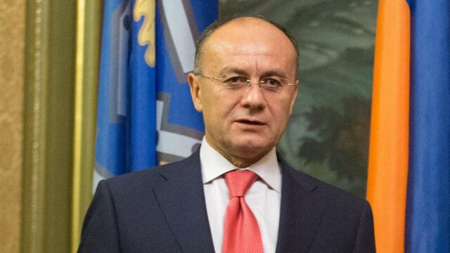Бывшего министра обороны Армении обвинили в хищении $2 млн
