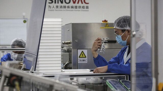 В Бразилии приостановили испытания китайской вакцины от COVID-19