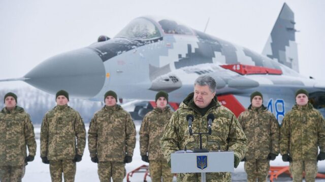 Порошенко пообещал усилить оборону украинско-российской границы