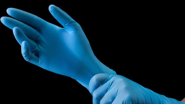 CNN: Фирма из Таиланда поставила в США миллионы использованных медицинских перчаток