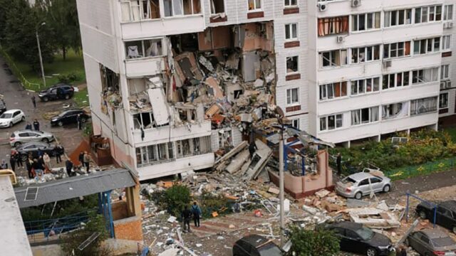 Взрыв газа обрушил несколько этажей жилого дома в Подмосковье