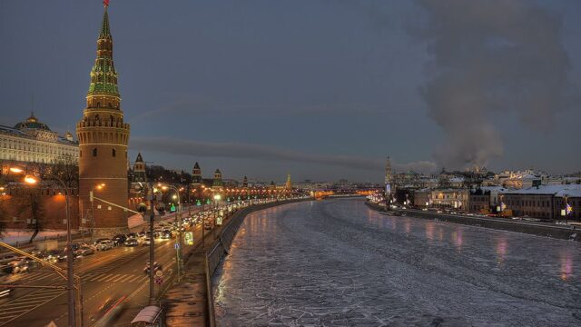 Роспотребнадзор начал проверять воздух в Москве после жалоб на неприятный запах