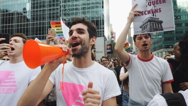 В Нью-Йорке прошло шествие в поддержку геев из Чечни