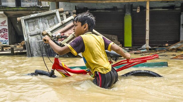 В Индии из-за наводнений погибли больше 290 человек