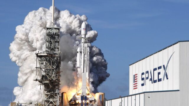 Руководство SpaceX решило провести масштабные сокращения сотрудников