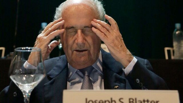 ФИФА подала в суд на бывшего президента организации Йозефа Блаттера