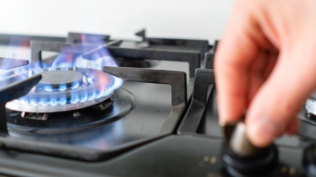 Власти Франции заморозили цены на газ до конца 2022 года