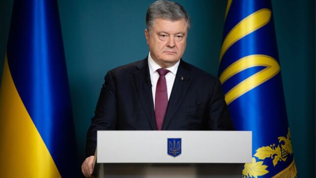 Порошенко заявил CNN, что на время военного положения могут ограничить въезд россиян в Украину