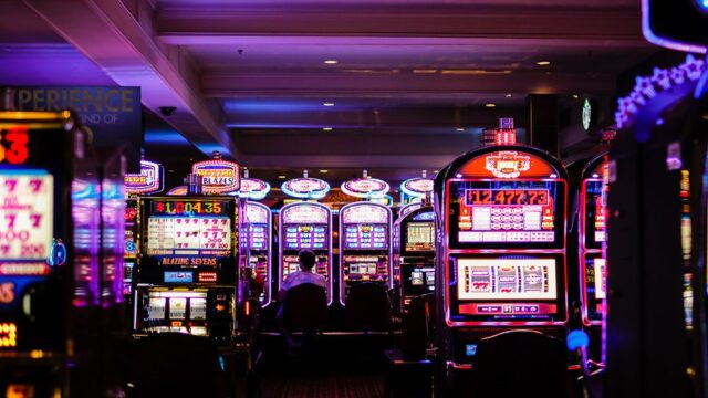 В Лас-Вегасе ввели жесткие ограничения на посещение казино
